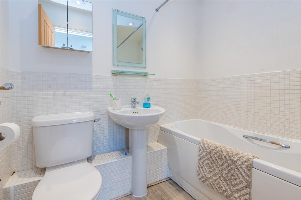 Images for School Lane, Higham Ferrers EAID:oscarjamesapi BID:8