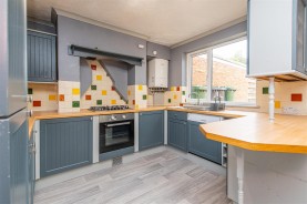 Images for Deeneside, Weldon