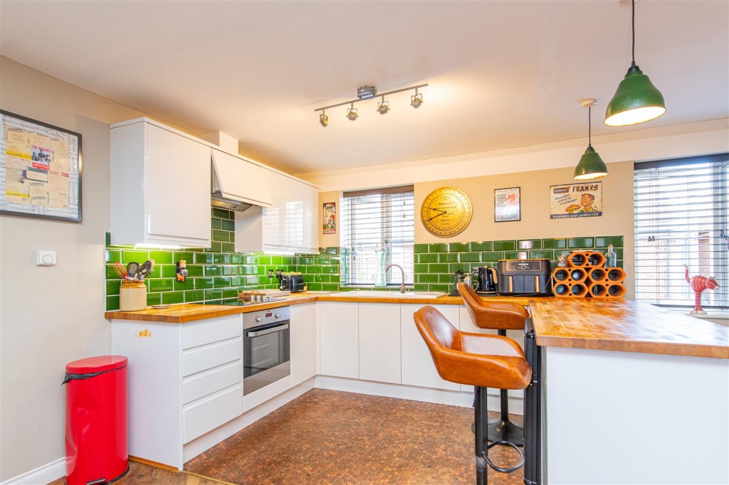 Images for Commercial Street, Higham Ferrers EAID:oscarjamesapi BID:8