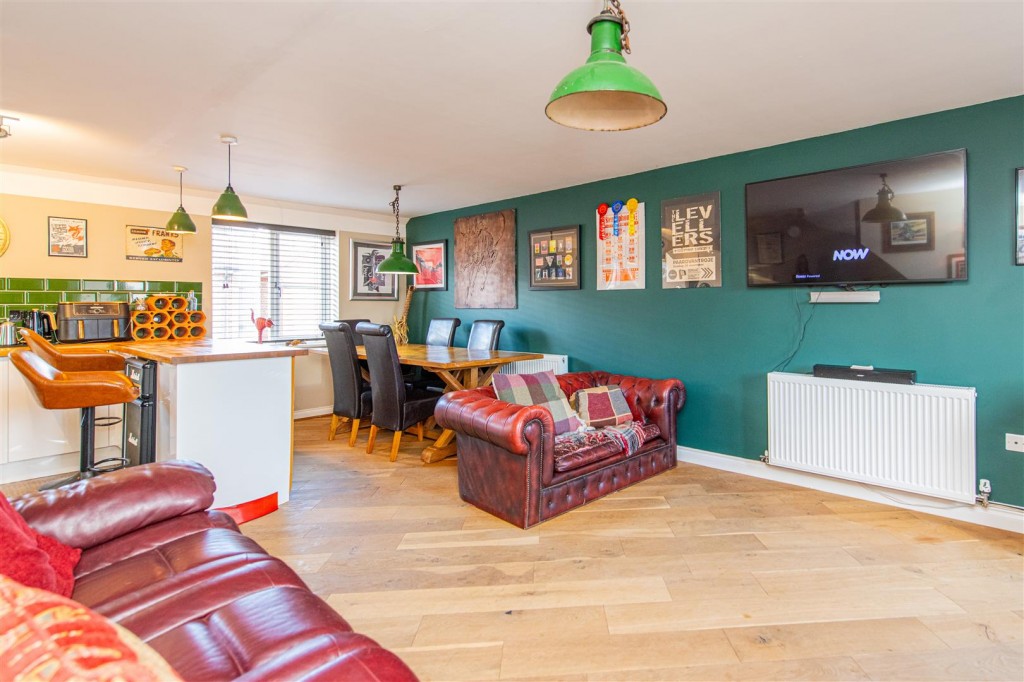 Images for Commercial Street, Higham Ferrers EAID:oscarjamesapi BID:8