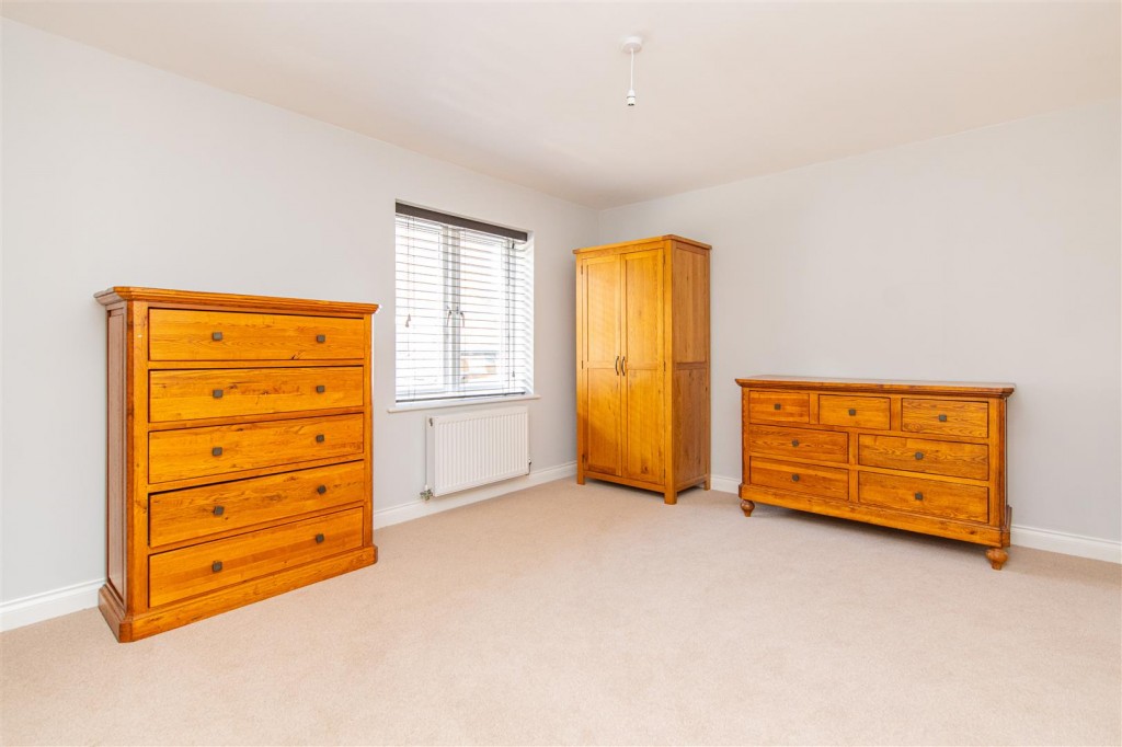 Images for Commercial Street, Higham Ferrers EAID:oscarjamesapi BID:8