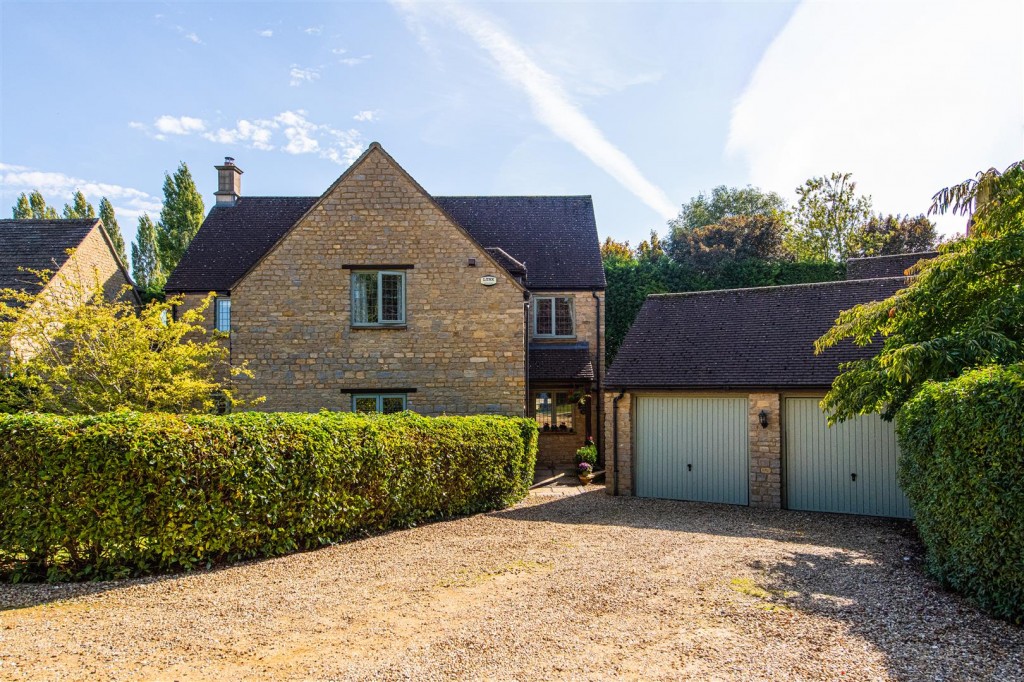 Images for Cricketers Green, Weldon, Corby EAID:oscarjamesapi BID:4