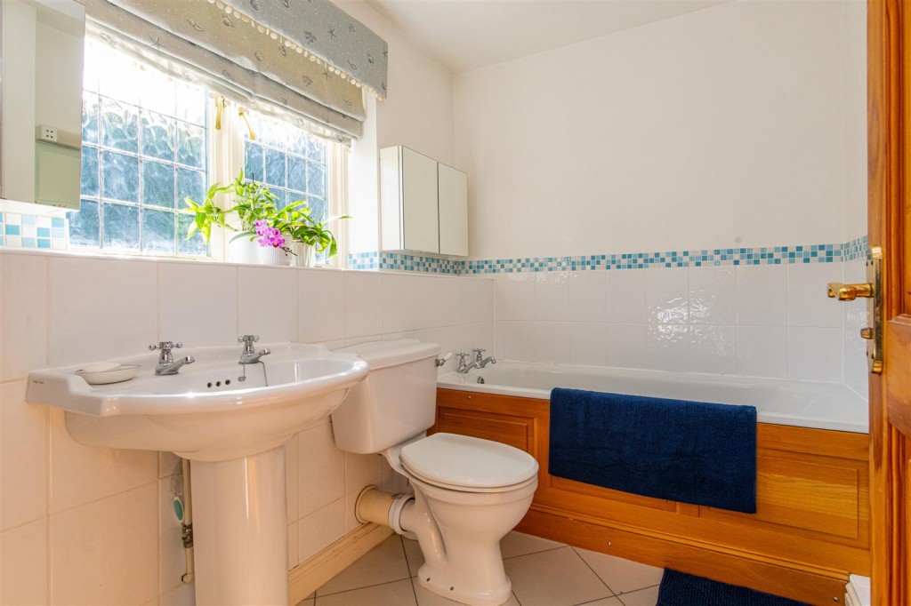 Images for Cricketers Green, Weldon, Corby EAID:oscarjamesapi BID:4