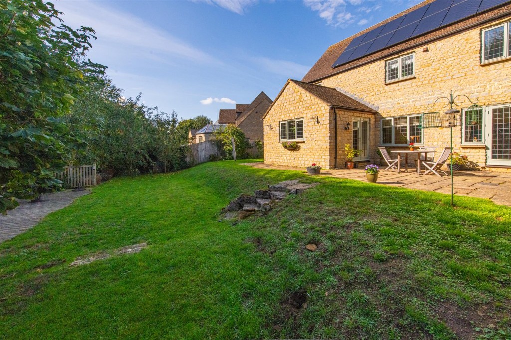 Images for Cricketers Green, Weldon, Corby EAID:oscarjamesapi BID:4