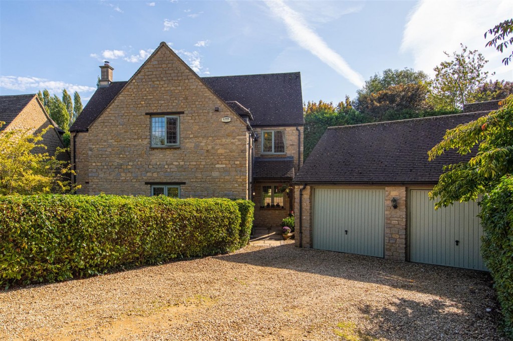 Images for Cricketers Green, Weldon, Corby EAID:oscarjamesapi BID:4