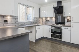 Images for Green Crescent, Desborough