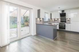 Images for Green Crescent, Desborough