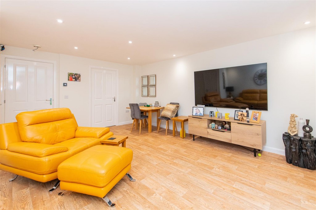 Images for Goodwood Close, Burton Latimer EAID:oscarjamesapi BID:3