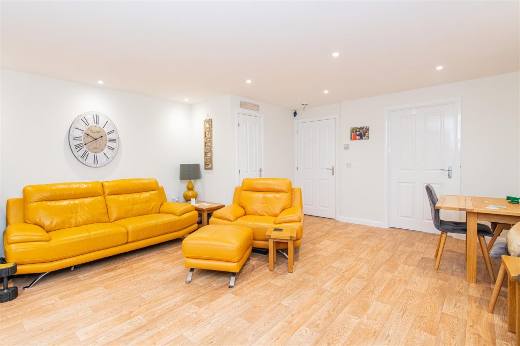 Images for Goodwood Close, Burton Latimer EAID:oscarjamesapi BID:3