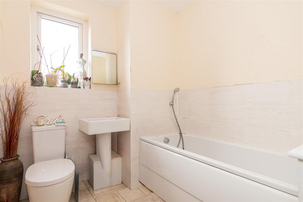 Images for Little Colliers Field, Great Oakley, Corby EAID:oscarjamesapi BID:4