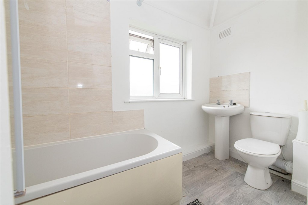 Images for Kelvin Grove, Corby EAID:oscarjamesapi BID:4