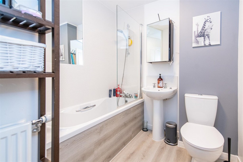 Images for Barra Walk, Corby EAID:oscarjamesapi BID:4