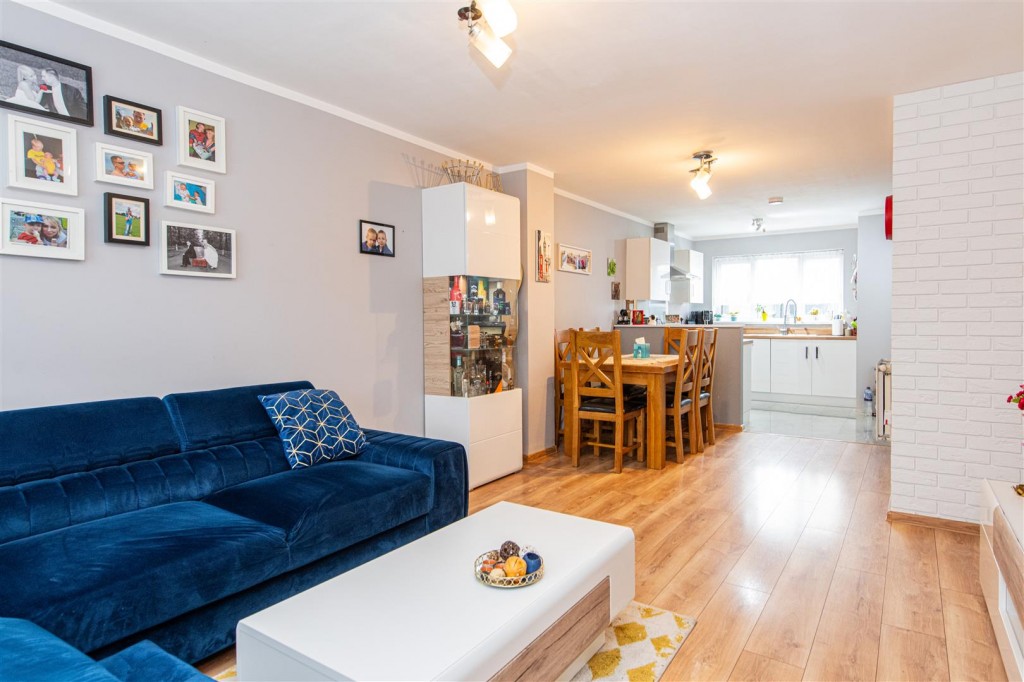 Images for Barra Walk, Corby EAID:oscarjamesapi BID:4