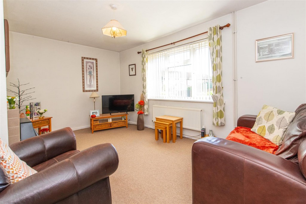 Images for Russell Way, Higham Ferrers EAID:oscarjamesapi BID:8