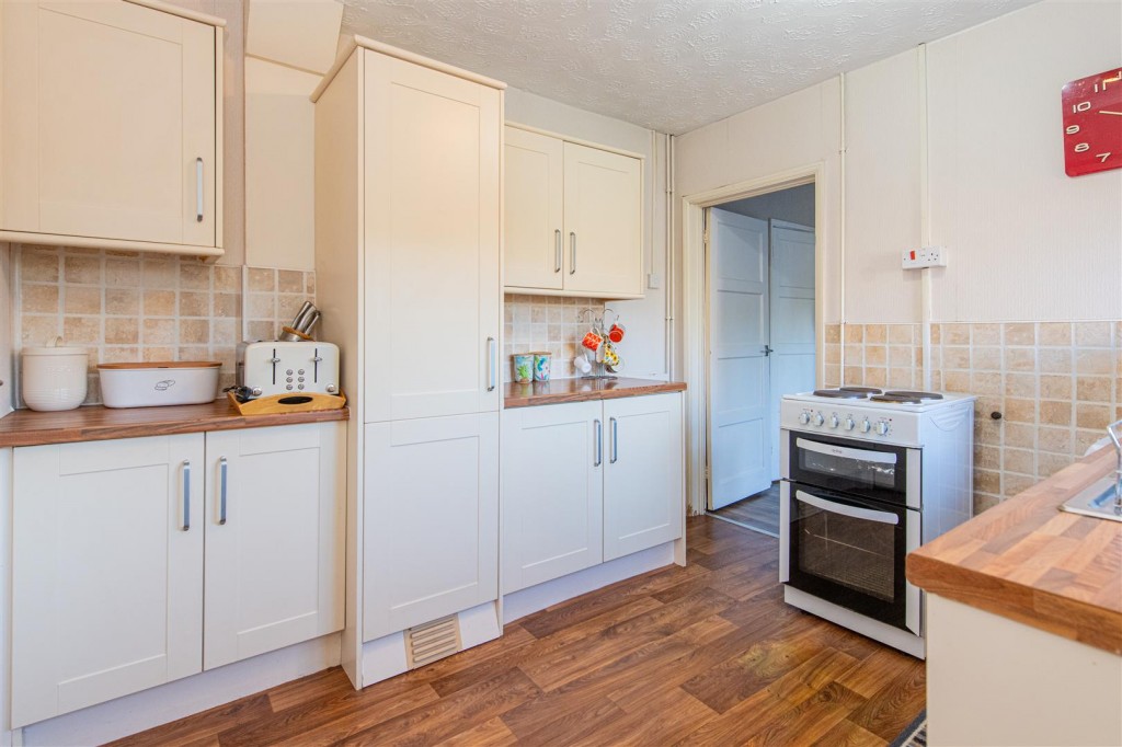 Images for Russell Way, Higham Ferrers EAID:oscarjamesapi BID:8