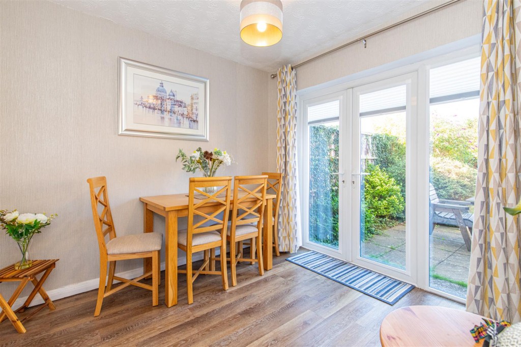 Images for Russell Way, Higham Ferrers EAID:oscarjamesapi BID:8