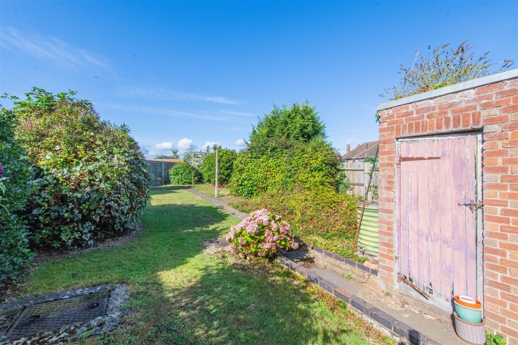 Images for Russell Way, Higham Ferrers EAID:oscarjamesapi BID:8