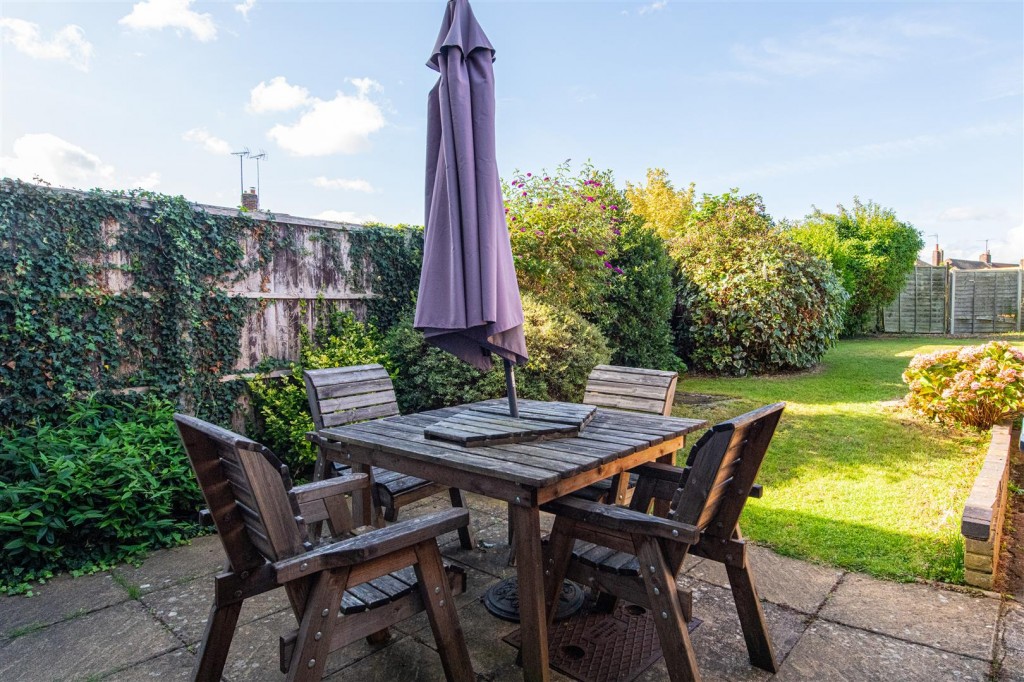 Images for Russell Way, Higham Ferrers EAID:oscarjamesapi BID:8