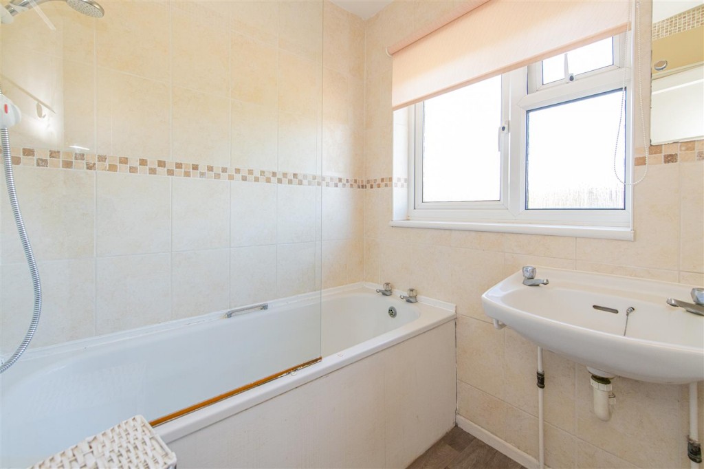Images for Russell Way, Higham Ferrers EAID:oscarjamesapi BID:8
