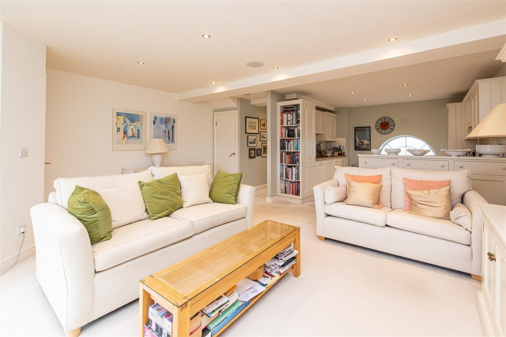 Images for Canalside, Market Harborough EAID:oscarjamesapi BID:5