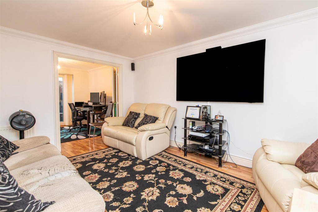 Images for Batsmans Drive, Rushden EAID:oscarjamesapi BID:8