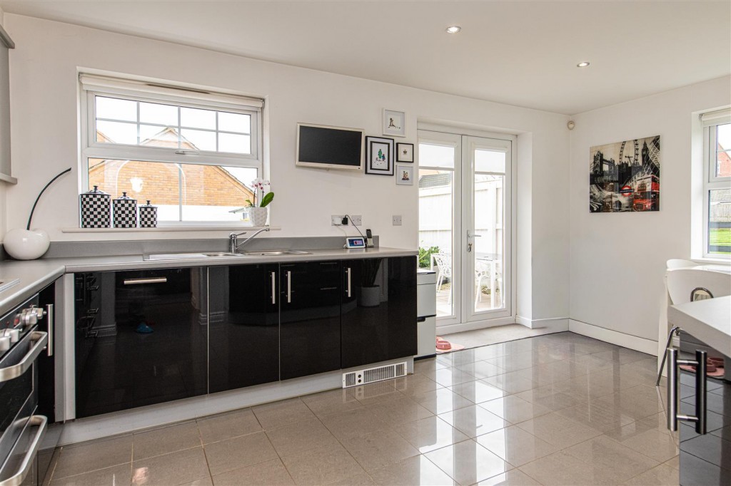 Images for Arden Close EAID:oscarjamesapi BID:4