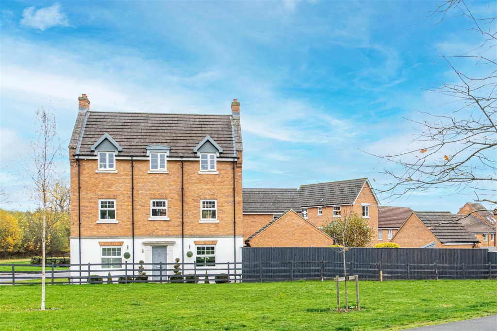 Images for Arden Close EAID:oscarjamesapi BID:4