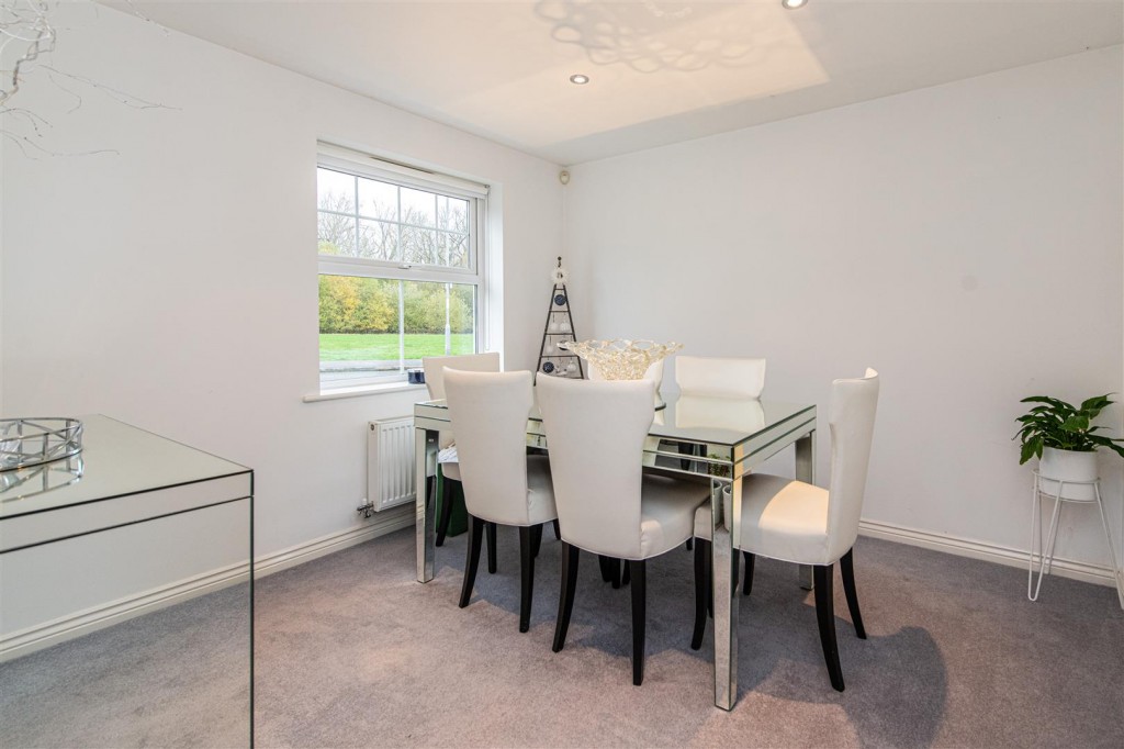 Images for Arden Close EAID:oscarjamesapi BID:4