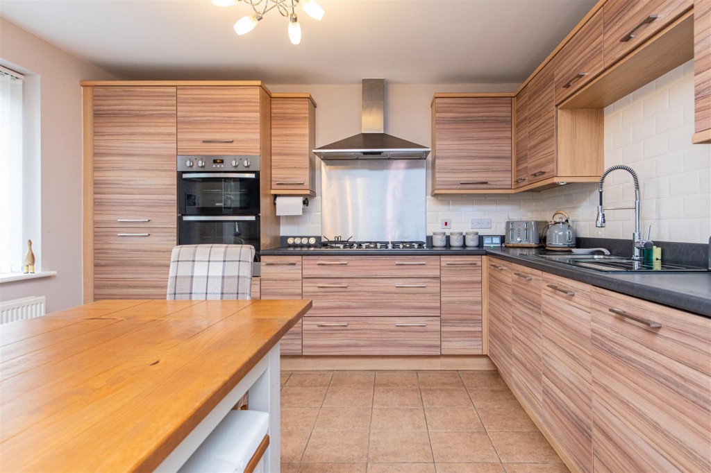 Images for Buttercup Road, Desborough, Kettering EAID:oscarjamesapi BID:2