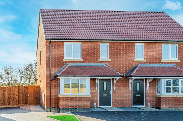 Hayway, Off Honeysuckle Way, Raunds - EAID:oscarjamesapi, BID:3