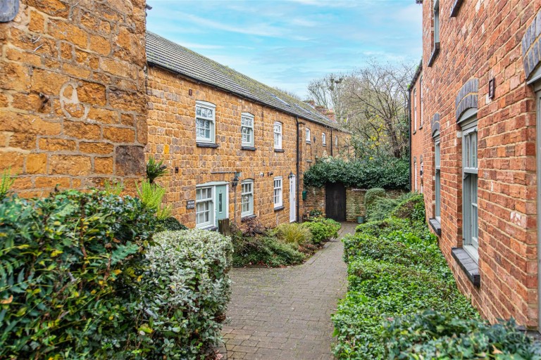 Hospital Hill, Rothwell, Kettering - EAID:oscarjamesapi, BID:2