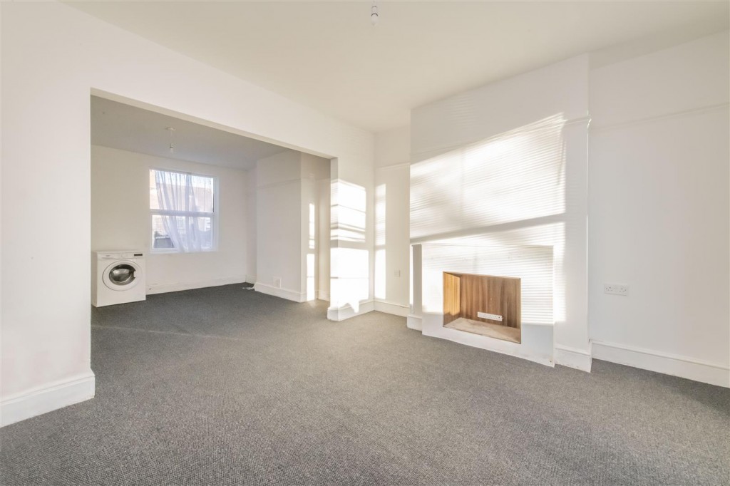 Images for Wellingborough Road, Rushden EAID:oscarjamesapi BID:8