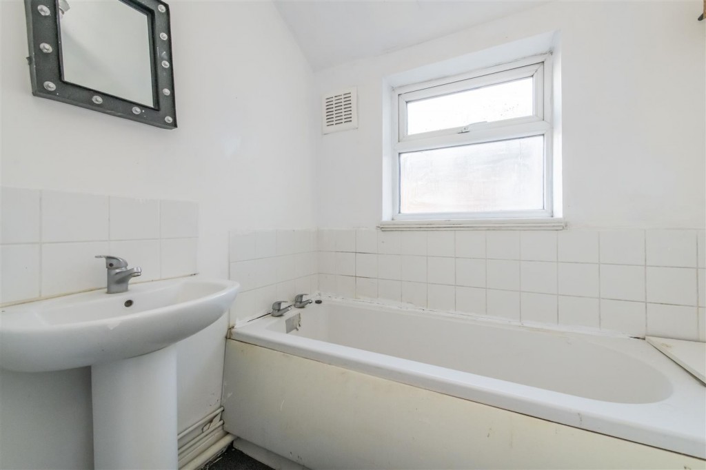 Images for Wellingborough Road, Rushden EAID:oscarjamesapi BID:8