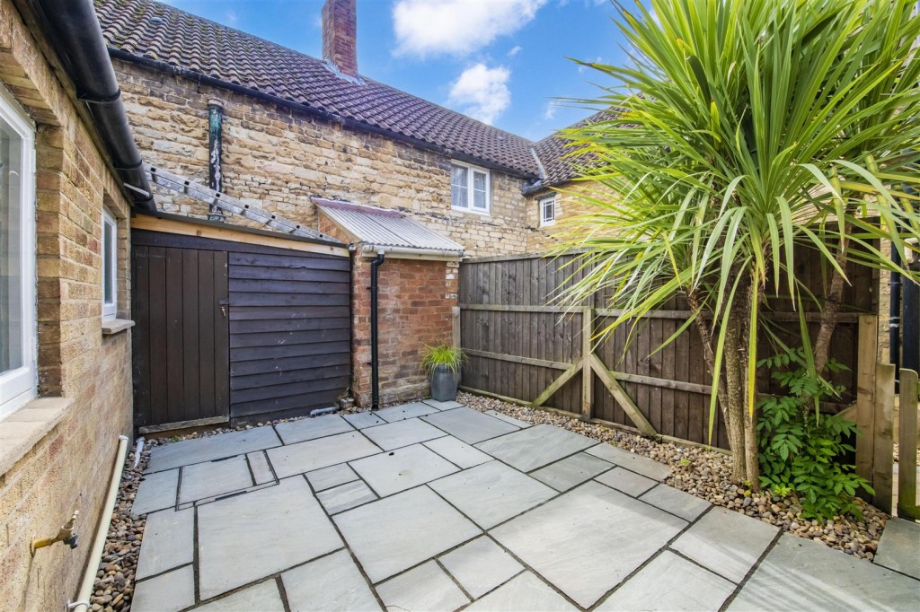 Images for Queen Street, Geddington EAID:oscarjamesapi BID:2