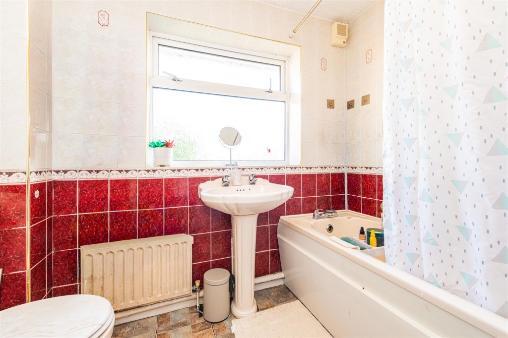 Images for Churchill Way, Burton Latimer EAID:oscarjamesapi BID:3