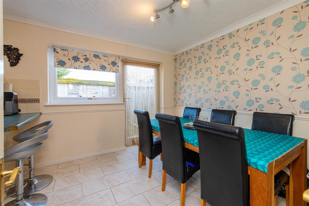 Images for Churchill Way, Burton Latimer EAID:oscarjamesapi BID:3