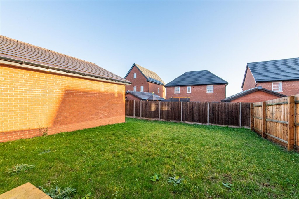 Images for Brockhall Crescent EAID:oscarjamesapi BID:2