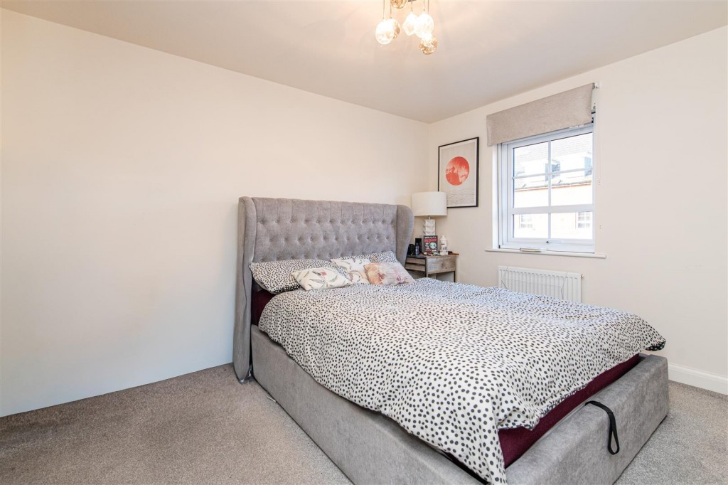 Images for Brockhall Crescent EAID:oscarjamesapi BID:2