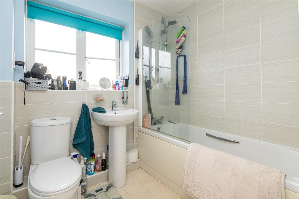 Images for Yaffle Crescent, Desborough EAID:oscarjamesapi BID:5