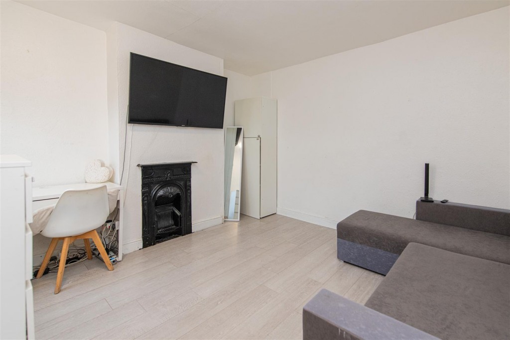 Images for Northampton Road, Wellingborough EAID:oscarjamesapi BID:6