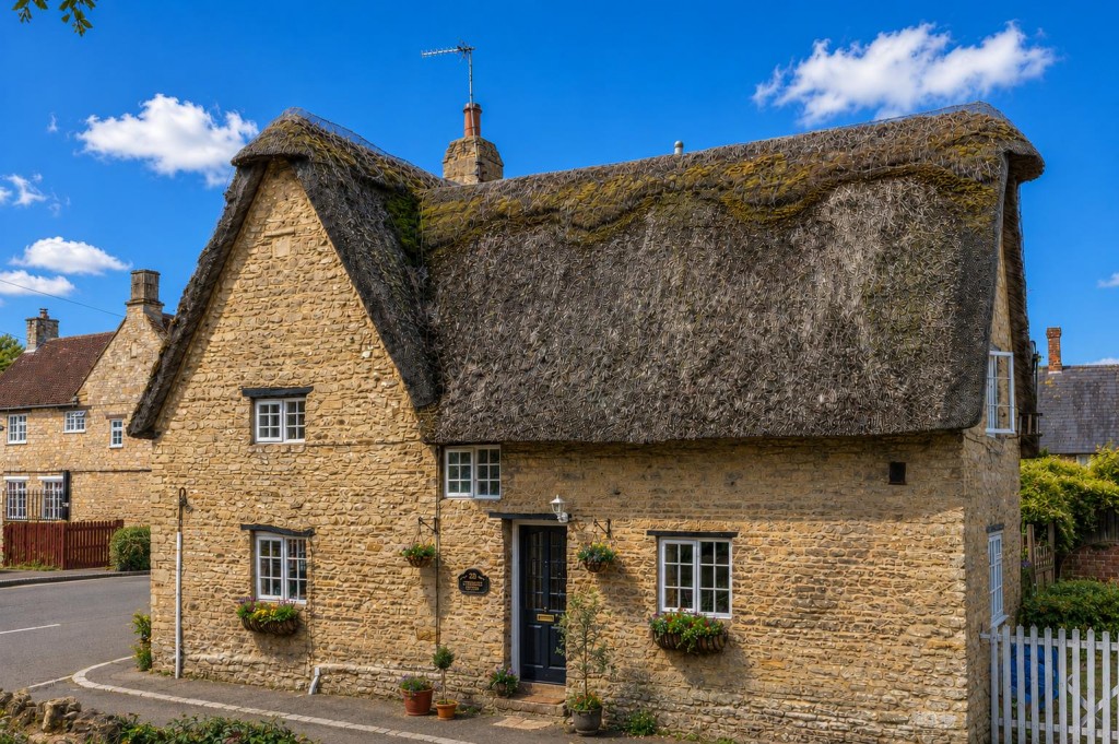 Images for High Street, Podington, EAID:oscarjamesapi BID:6