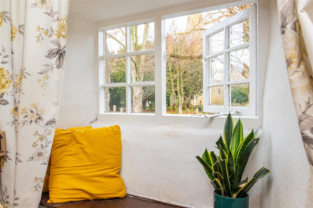 Images for High Street, Podington, EAID:oscarjamesapi BID:6