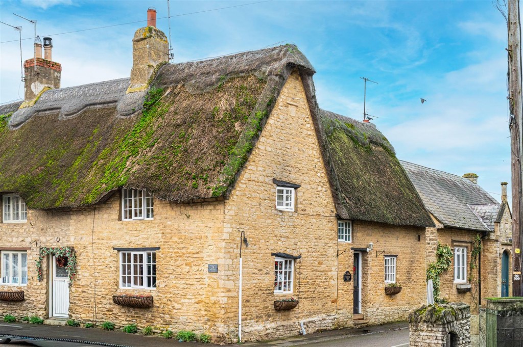 Images for High Street, Podington, EAID:oscarjamesapi BID:6