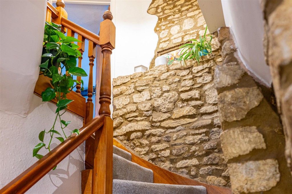 Images for High Street, Podington, EAID:oscarjamesapi BID:6