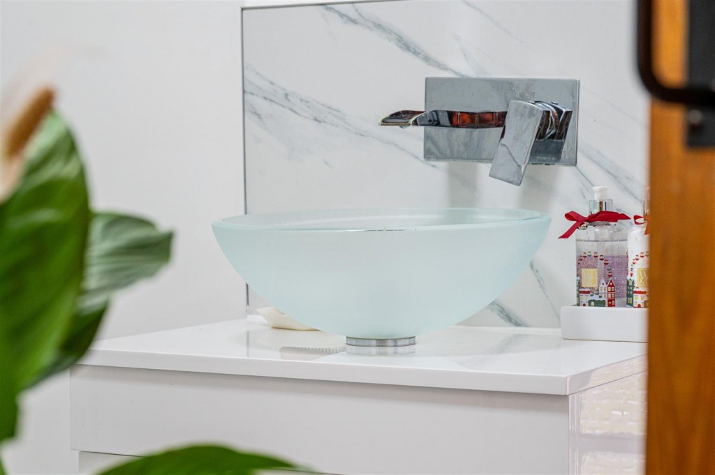 Images for High Street, Podington, EAID:oscarjamesapi BID:6