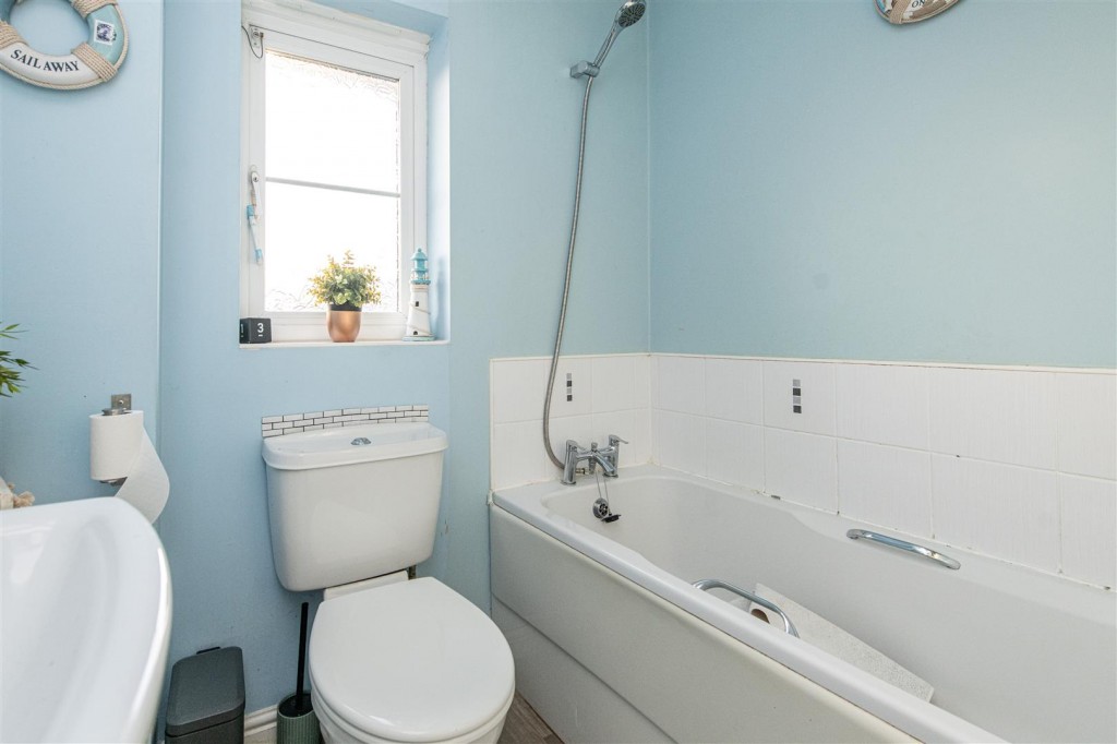 Images for Thistle Drive, Desborough, Kettering EAID:oscarjamesapi BID:2