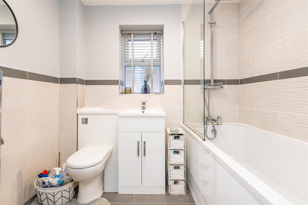 Images for Station Road, Rushden EAID:oscarjamesapi BID:8