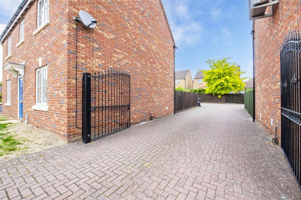 Images for Peck Way, Rushden EAID:oscarjamesapi BID:2