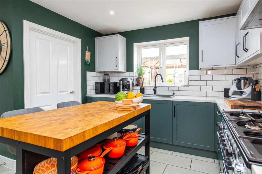 Images for Cannock Crescent, Desborough EAID:oscarjamesapi BID:2