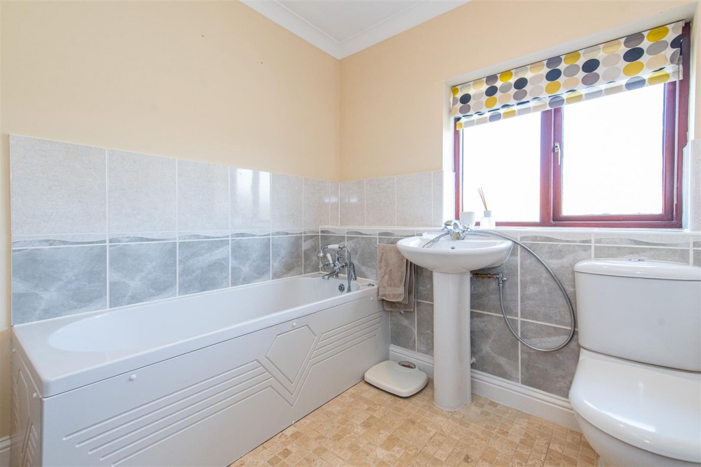 Images for Riverview, Burton Latimer EAID:oscarjamesapi BID:3